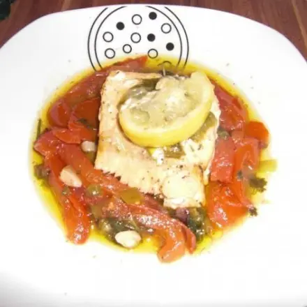 Lachs auf warmem Tomatensalat