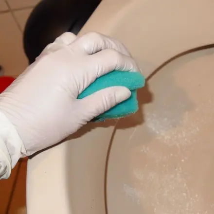 Benutzte Einmal-Gummihandschuhe weiterverwenden