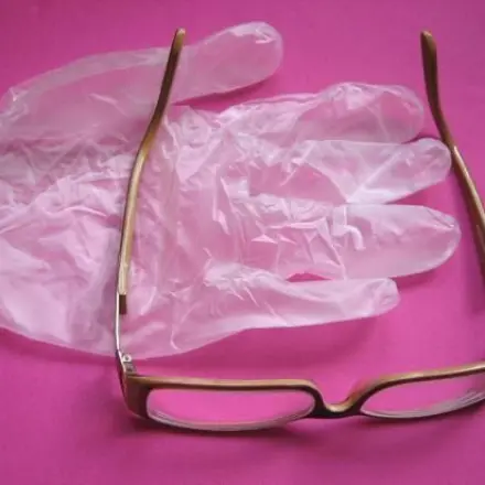 Brille vor Farbe schützen beim Friseur