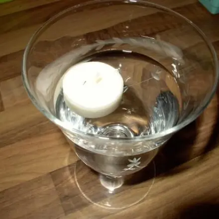 Teelicht als Schwimmkerze