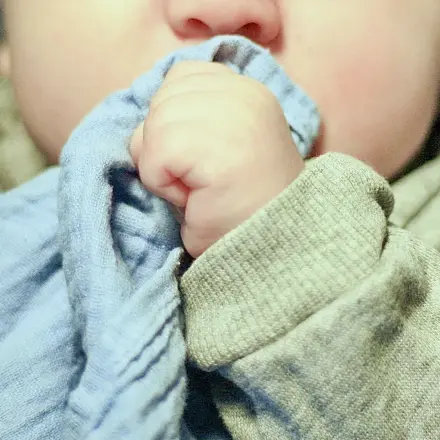 Erleichterung für das zahnende Baby: Kalte Mullwindel