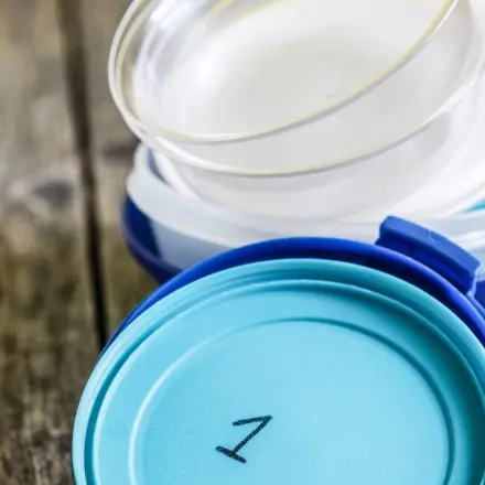 Plastikdosen: Deckel und Unterteil markieren