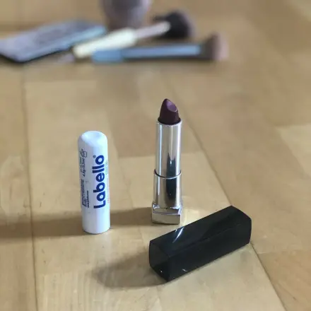 So setzt Lippenstift sich nicht in Fältchen um die Lippen herum ab