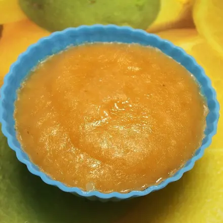 Apfelmus in kleinen Portionen