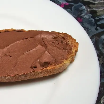 Haselnusscreme als Brotaufstrich oder als Pralinen