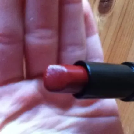 Die richtige Lippenstiftfarbe finden