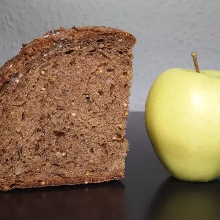 Brot bleibt länger frisch - mit einem Apfel