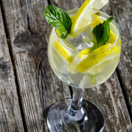 Erfrischendes alkoholfreies Sommergetränk