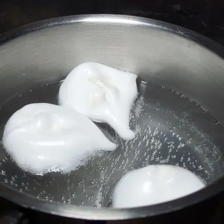Schneebälle aus Eiweiß als Dessert
