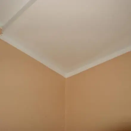 Tropfenfreier Rand beim Tapete streichen