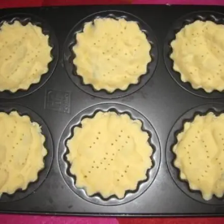 Johannisbeertörtchen mit Mürbeteig