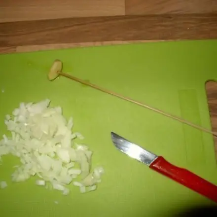 Nur ein Hauch Knoblauch in der Pfanne