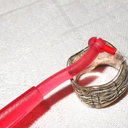 Silberschmuck mit Universalreiniger & Interdentalbürsten reinigen