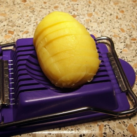 Bratkartoffeln mit dem Eierschneider