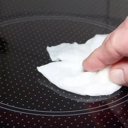 Glaskeramikfeld schnell reinigen, wenn etwas überkocht