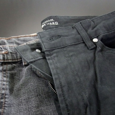 Ausgeblichene Jeans nachfärben