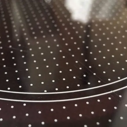 Glaskeramikfeld von Eingebranntem befreien