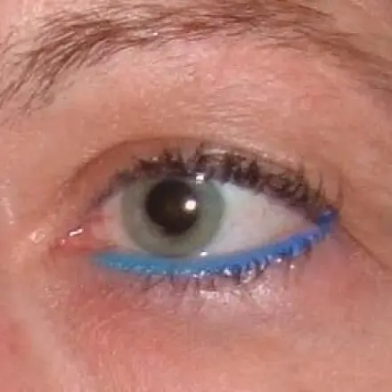 Kajal zweifarbig auftragen