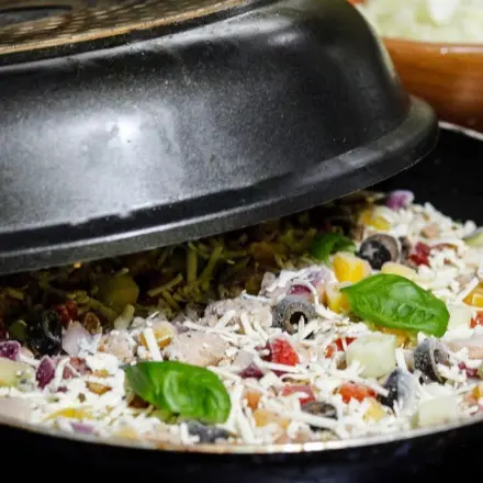 Pizza in der Pfanne backen
