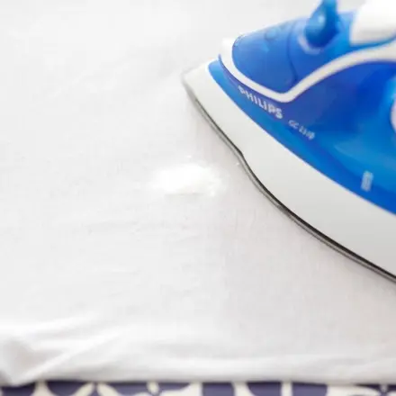 Backpulver bei Fettflecken einbügeln