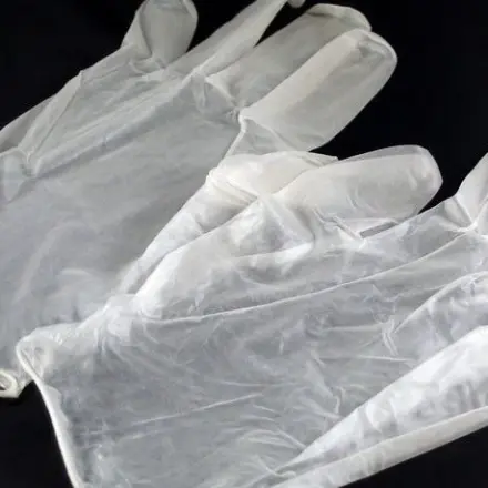 Latex Einweghandschuhe kleben zusammen