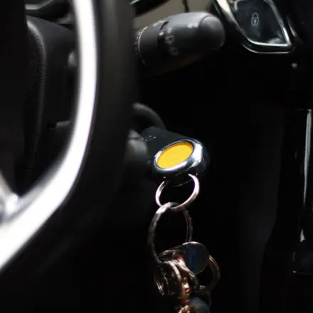 Schweren Schlüsselbund am Auto-Zündschloss vermeiden