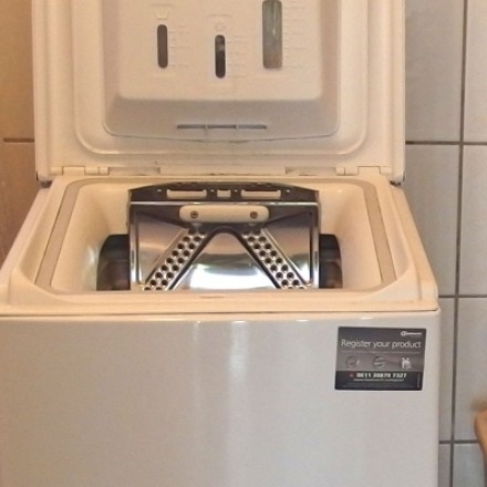 Plastiklöffel in Toplader-Waschmaschine gefallen