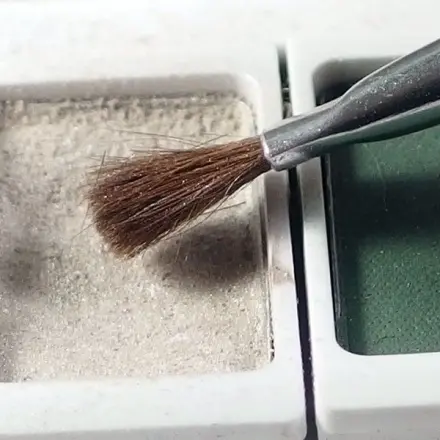 Lidschatten hält länger und bröselt nicht