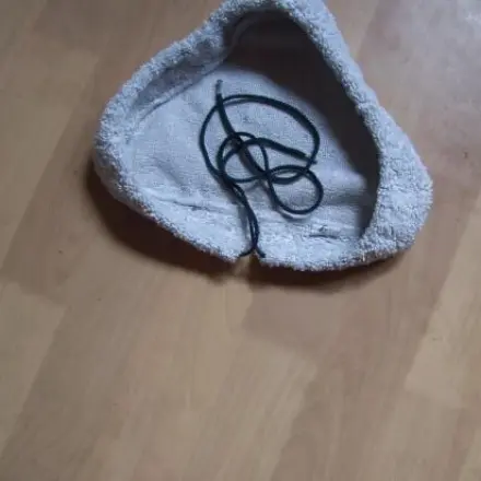 Reinigungsbezug vom Dampfreiniger befestigen