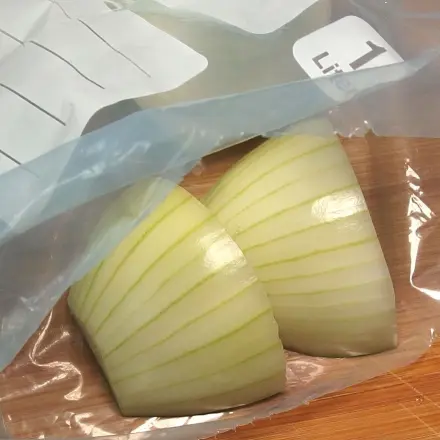 Zwiebeln einfach würfeln