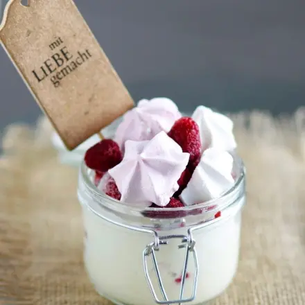 Früchtequark mit Baiser