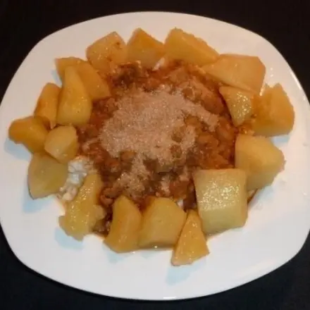 Gedünstete Quitten auf Zimt-Zucker-Milchreis