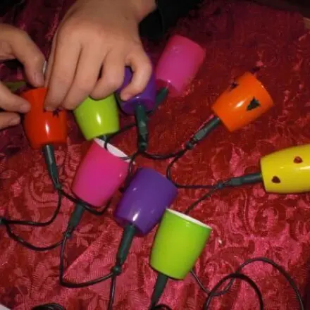 Lichterkette aus Fruchtzwergbechern