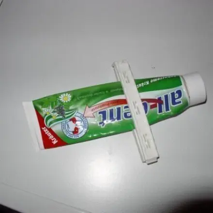 Plastiktuben restlos entleeren