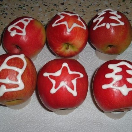 Äpfel mit Zuckerguss verzieren
