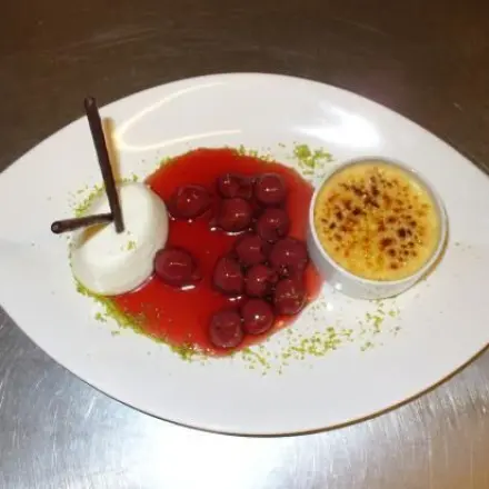 Limonen-Quarkmousse mit Amarettokirschen