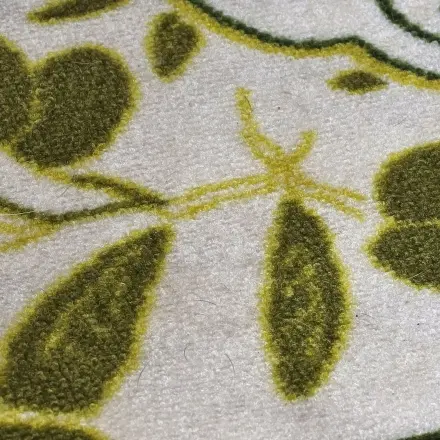 Glasreiniger gegen Flecken auf dem Teppichboden