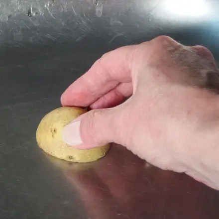 Frischer Glanz für die Edelstahlspüle leicht gemacht