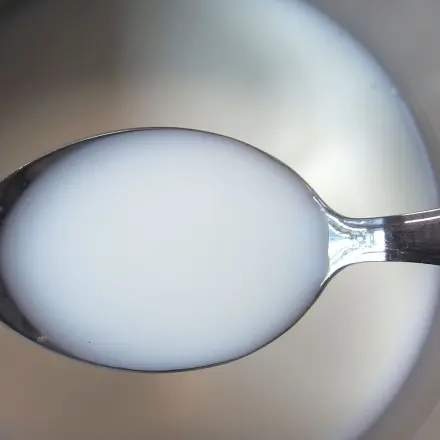 Lauwarme Milch bei Sodbrennen