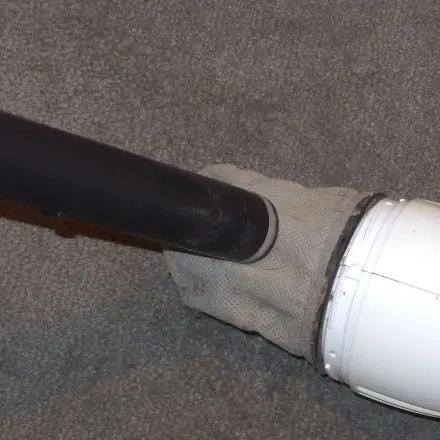 Handstaubsauger einfach entleeren