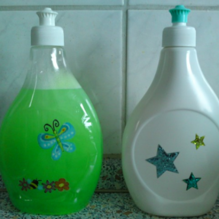 Spülmittelflasche dekorativ aufgehübscht