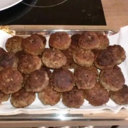 Gemüsefrikadelle (Boulette) mit frischen Zutaten