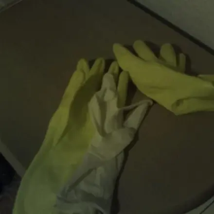 Latexhandschuhe unter Gummihandschuhen