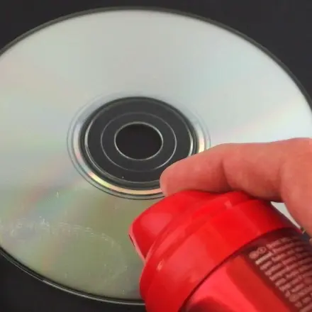 Haarspray auf Brillengläsern oder CDs