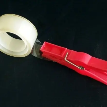 Das klebende Klebeband klebt am klebrigen Klebeband?