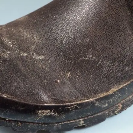 Eingematsche Schuhe putzen