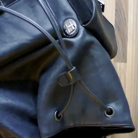 Taschen mit Kordelverschluss sicherer machen