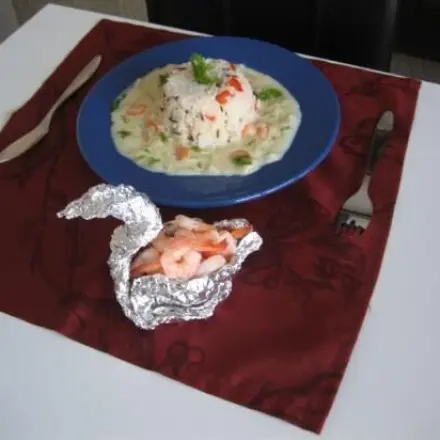Festlicher Behälter aus Alufolie für z.B Garnelen