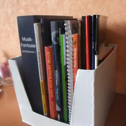 Buchstütze und Bücherkiste in einem