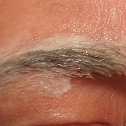 Augenbrauen zupfen - so gut wie schmerzlos